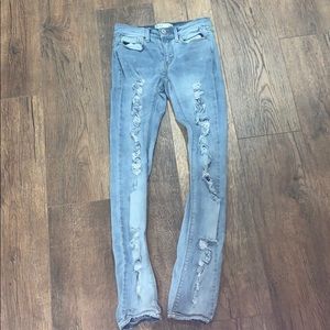 Low rise ripped skinny jeans